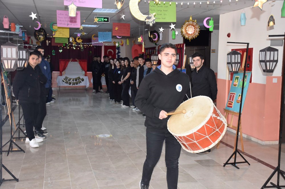 Okul Koridorları Maneviyatla Aydınlandı: "Ramazan Sokağı" Projesi 72 o Dv Y1scEOudFSQ9R6ZHA