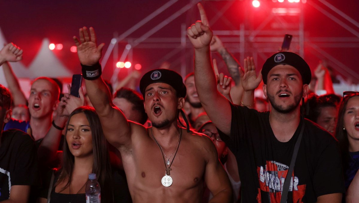 Dev konserde Nazi selamı skandalı