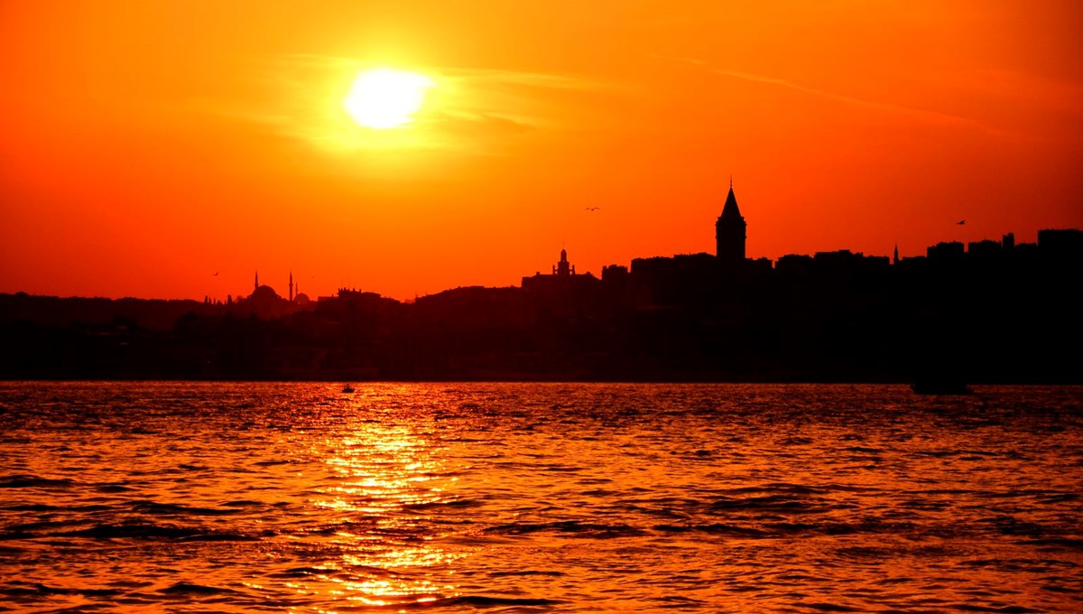 Sıcak hava dalgası geliyor (İstanbul 36, Ankara 35, İzmir 40 dereceyi görecek) Sıcak hava dalgası geliyor (İstanbul 36, Ankara 35, İzmir 40 dereceyi görecek)