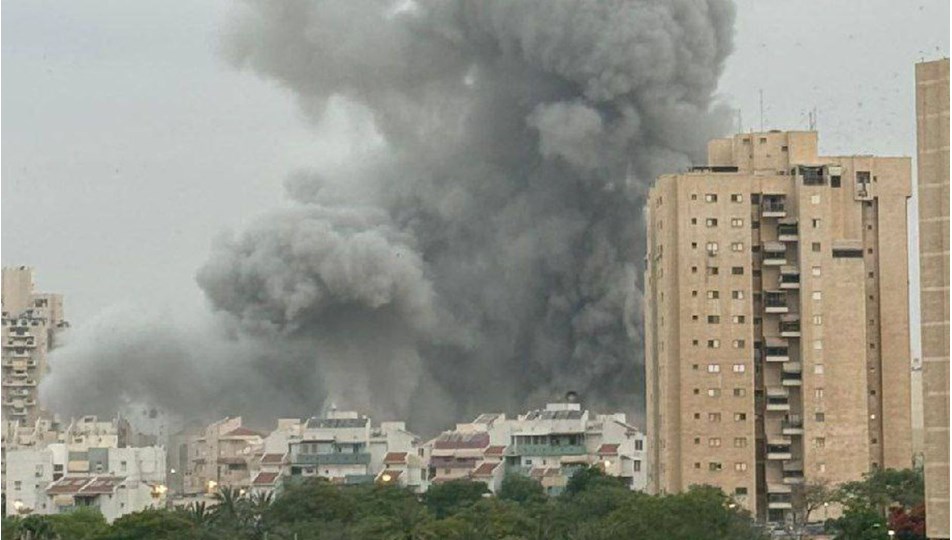 İran'dan yeni saldırı dalgası: Apartman bloğu vuruldu, ölüler var