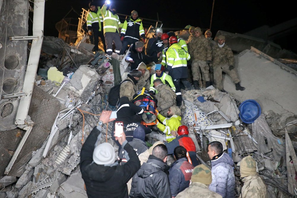 Deprem bölgesinden mucize kurtuluşlar - 102