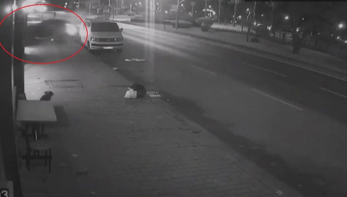 Otomobil gelinlikçi dükkanına girdi Otomobil gelinlikçi dükkanına girdi