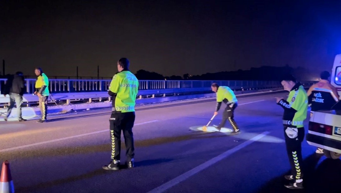 Otobanda yolun karşısına geçmek isteyen yayaya otomobil çarptı: 1 ölü