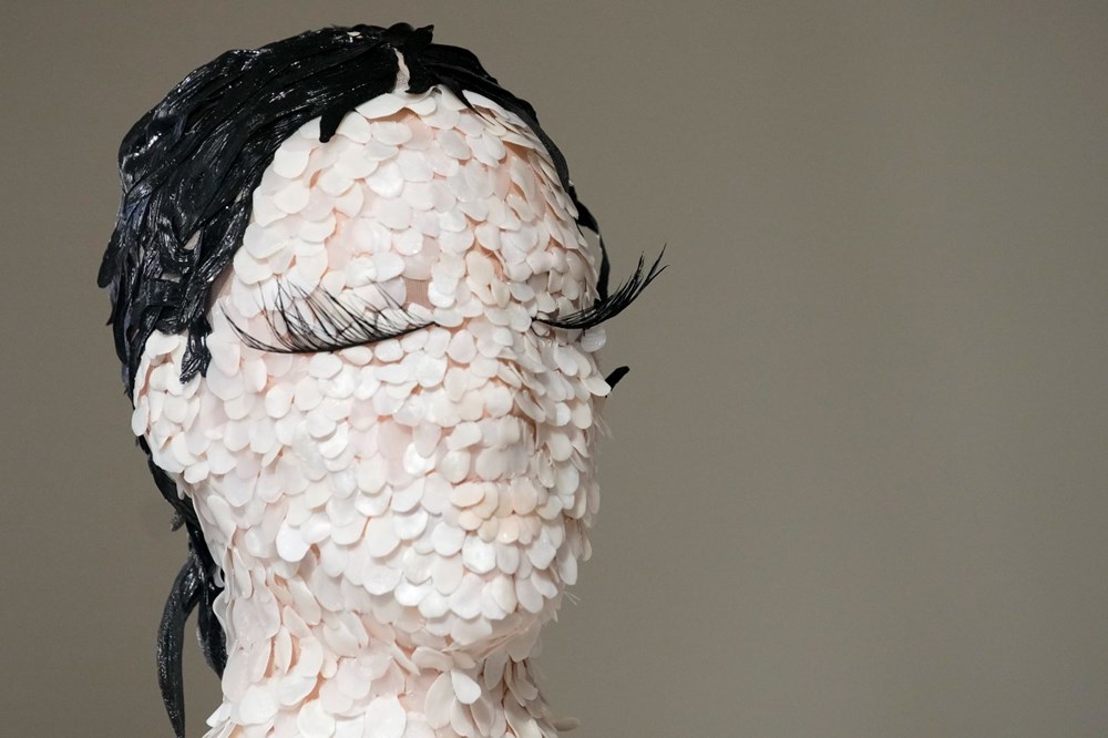 Her detay şaşkınlık yarattı: Paris Moda Haftası'nda "robot bebek" - 2