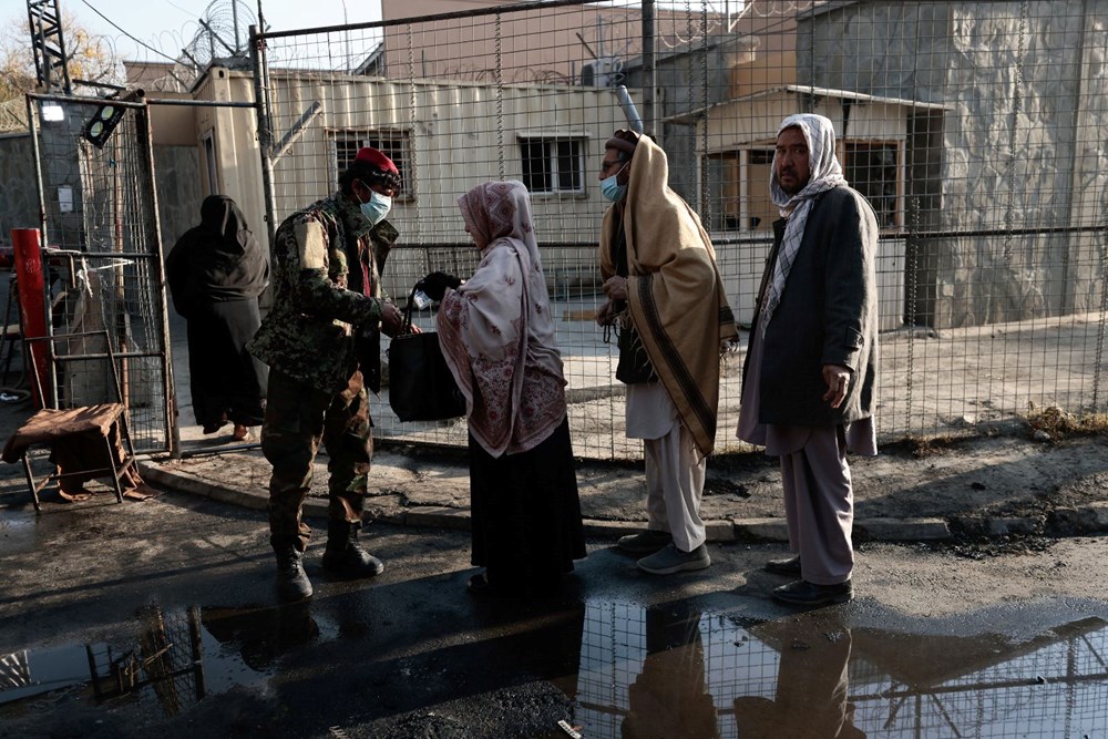Afganistan'da yeni televizyonculuk kuralları: Kadınların dizilerde oynaması yasakladı - 2