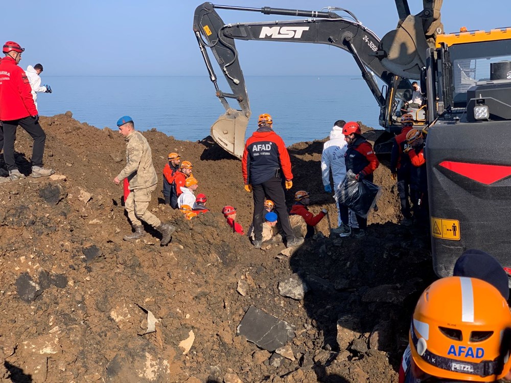 Artvin'de heyelan: Kayıp 4 gencin cansız bedenlerine ulaşıldı - 3