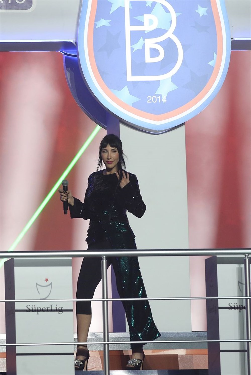 Medipol Başakşehir, şampiyonluk kupasını kaldırdı - 13