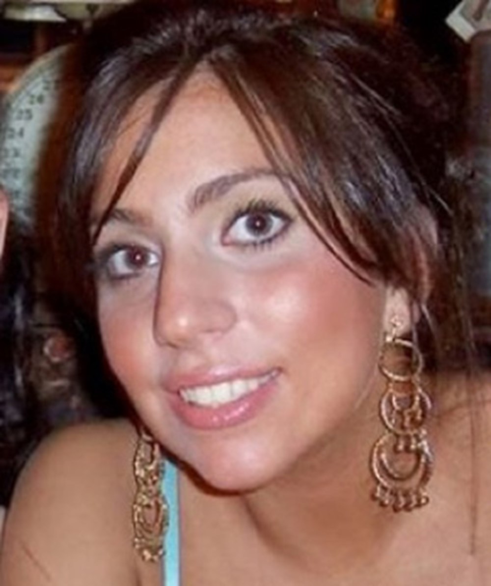 Su Burcu Yazgı Coşkun'dan nostaljik kare (Ünlülerin çocukluk ve gençlik halleri) - 694