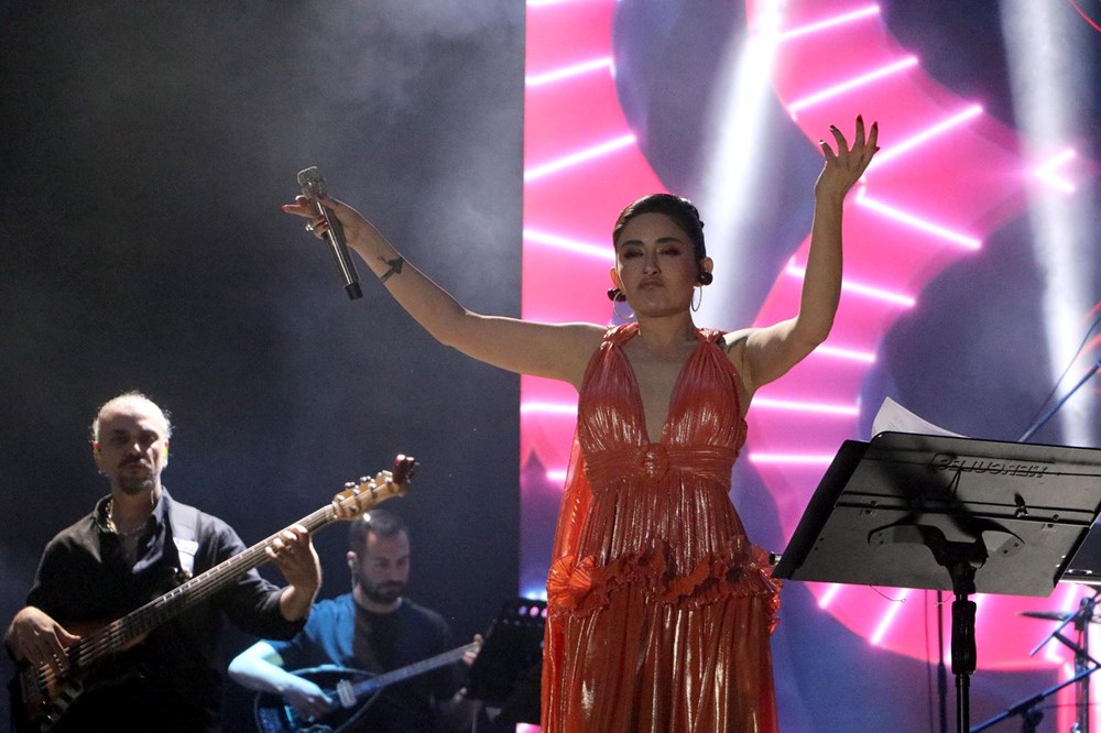 Melek Mosso: Kalbi kırılan tek bir kardeşim varsa yürekten özür diliyorum - 3