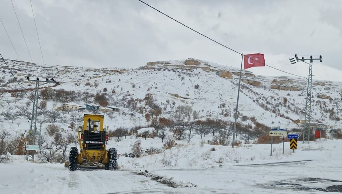 Malatya'da 129 mahalle yolu, kardan kapandı