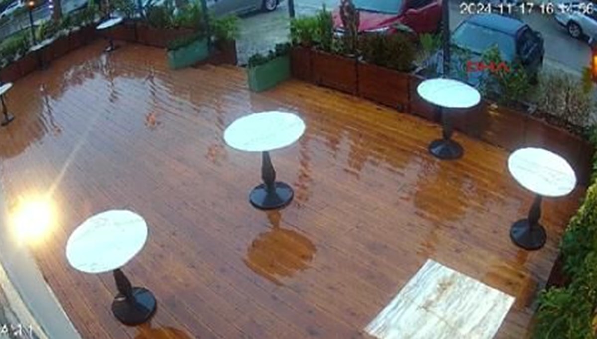 Mersin'de yıldırım binaya isabet etti! Gökten beton parçaları yağdı Mersin'de yıldırım binaya isabet etti! Gökten beton parçaları yağdı