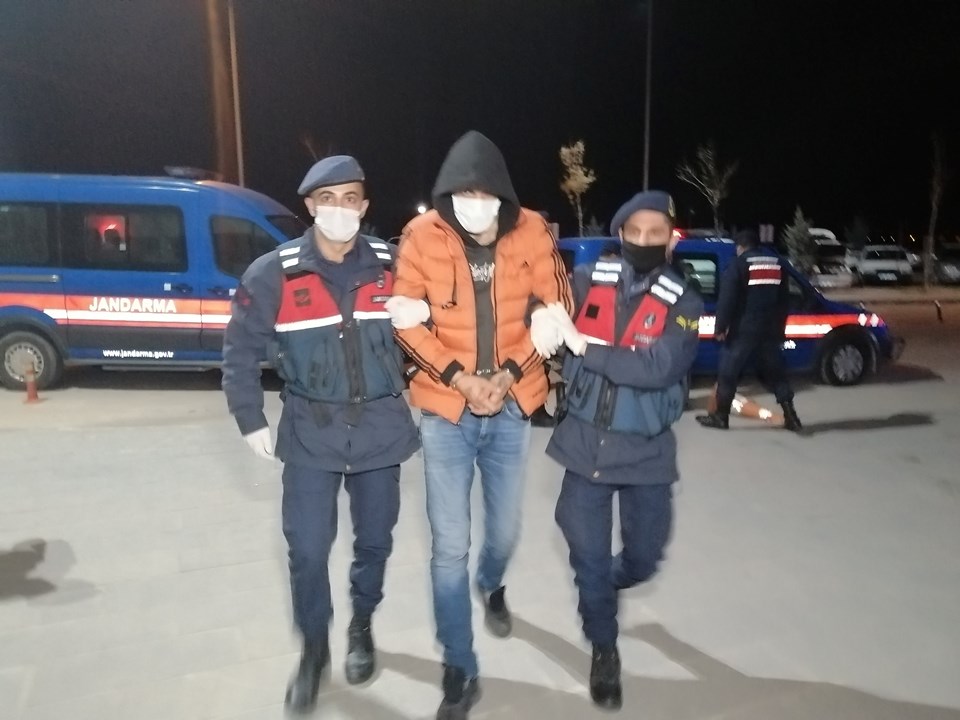 Aksaray'da yol verme kavgası: Sürücüyü dövüp babasını bıçaklayarak öldürdüler - 1
