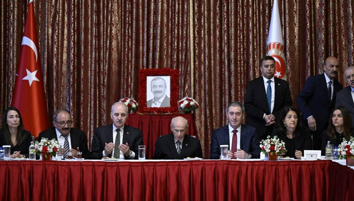 Devlet Bahçeli 99 gün sonra Meclis'te Devlet Bahçeli 99 gün sonra Meclis'te