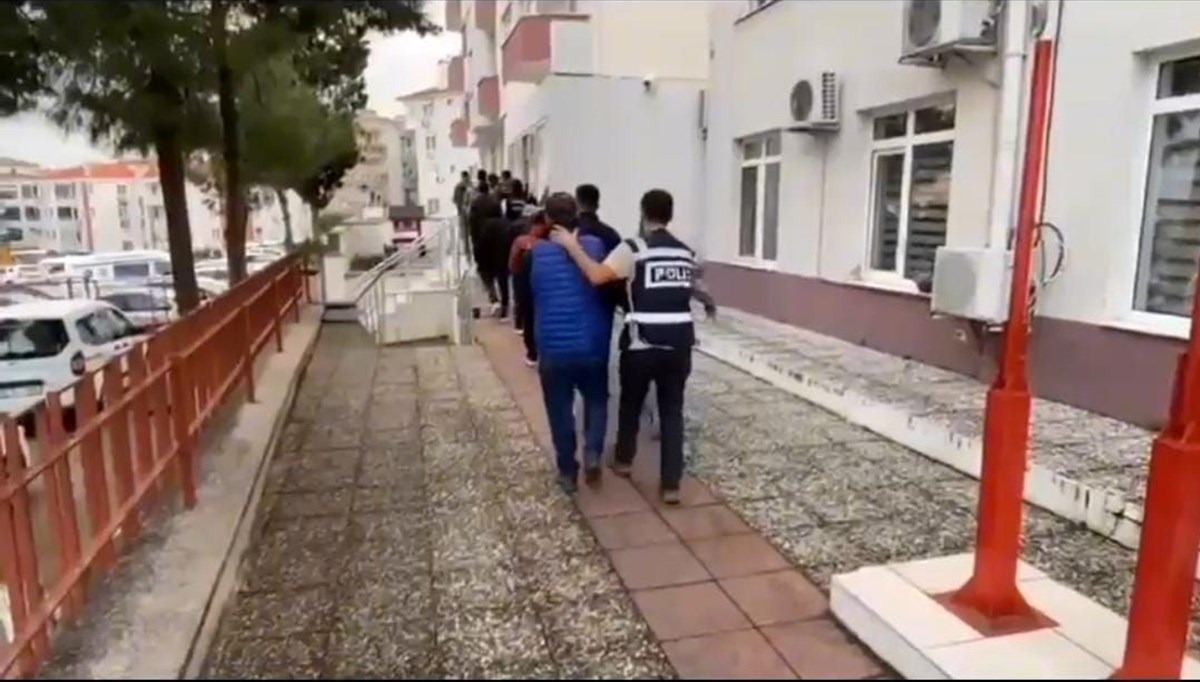 41 ilde uyuşturucu operasyonu: 418 şüpheli yakalandı, 1,5 ton uyuşturucu ele geçirildi 41 ilde uyuşturucu operasyonu: 418 şüpheli yakalandı, 1,5 ton uyuşturucu ele geçirildi
