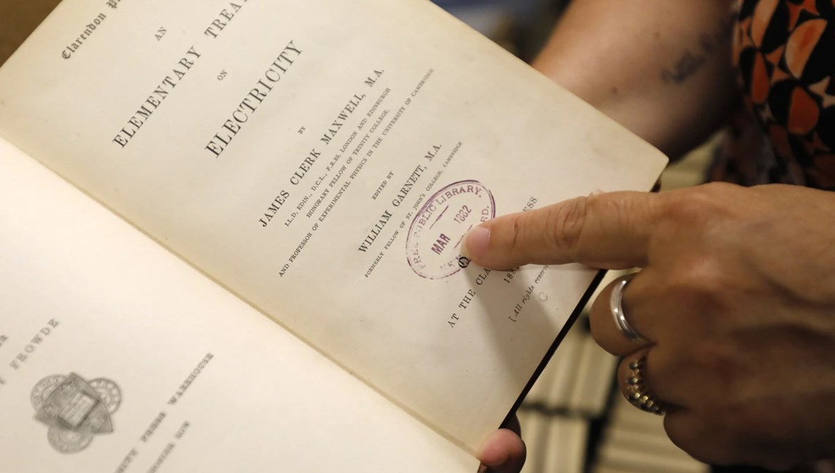 119 yıl önce ödünç alınan kitap, kütüphaneye geri döndü 119 yıl önce ödünç alınan kitap, kütüphaneye geri döndü