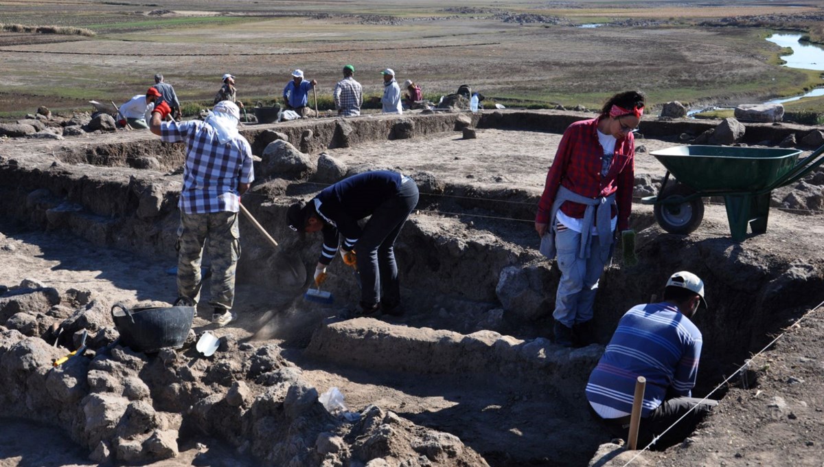 Hamaç Höyük kazısında nekropol bulundu