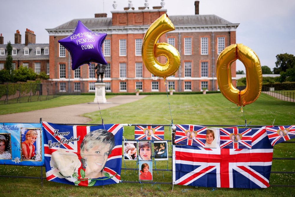 Prenses Diana'nın 60'ıncı doğum gününde Kensington Sarayı'nda heykelinin açılışı yapıldı - 3