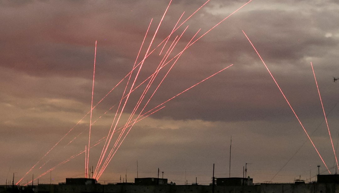 Ukrayna, Rusya'nın Kırım'daki hava üssünü vurdu