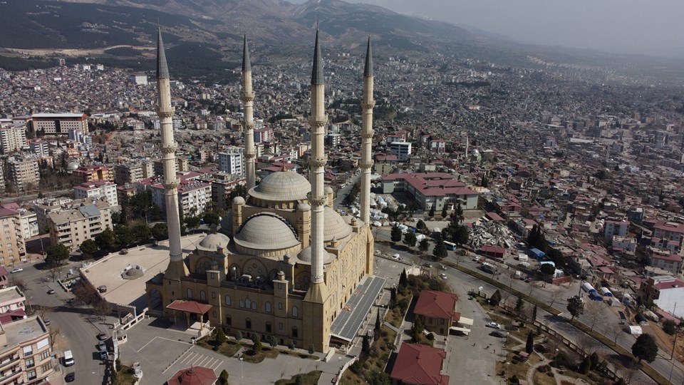 Abdülhamid Han Camisi depremlerin ardından ibadete kapatıldı - 1