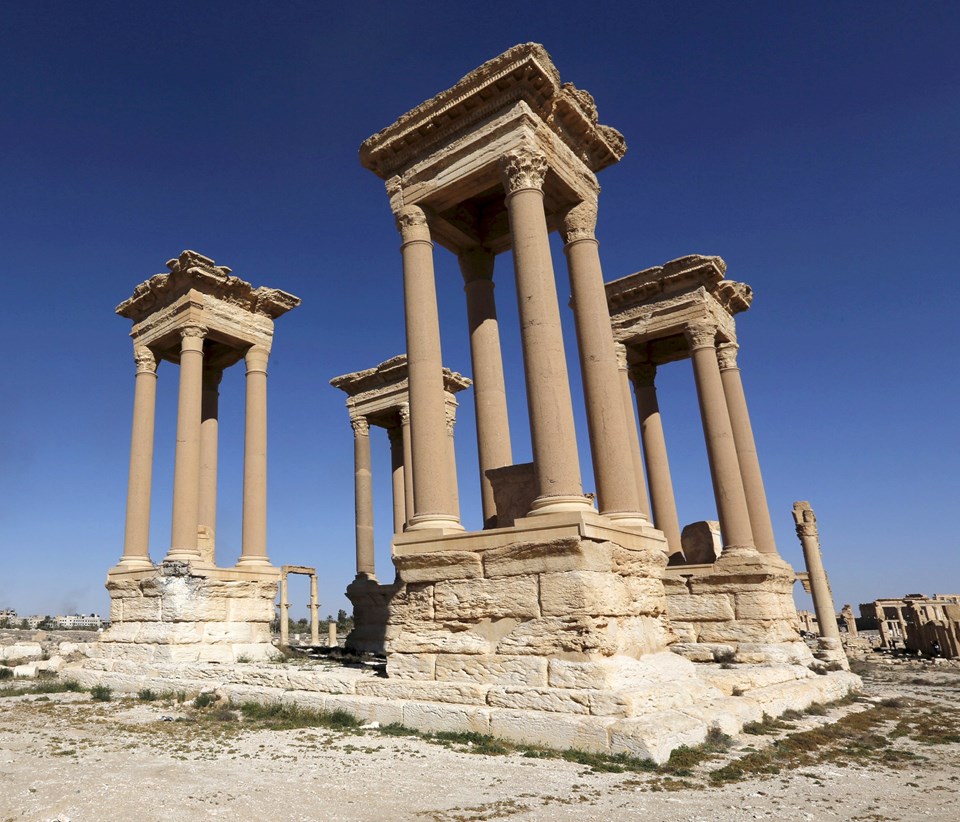 DAEŞ, Palmira'daki antik tiyatro ve anıtı yıktı - 1