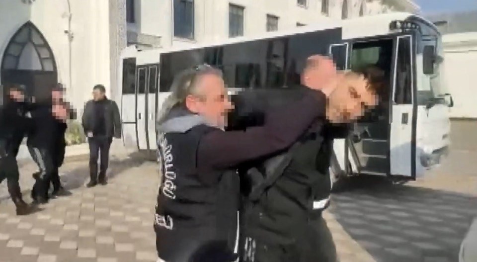 "Dur" ihtarına uymayan sürücünün aracıyla çarptığı polis şehit oldu - 1