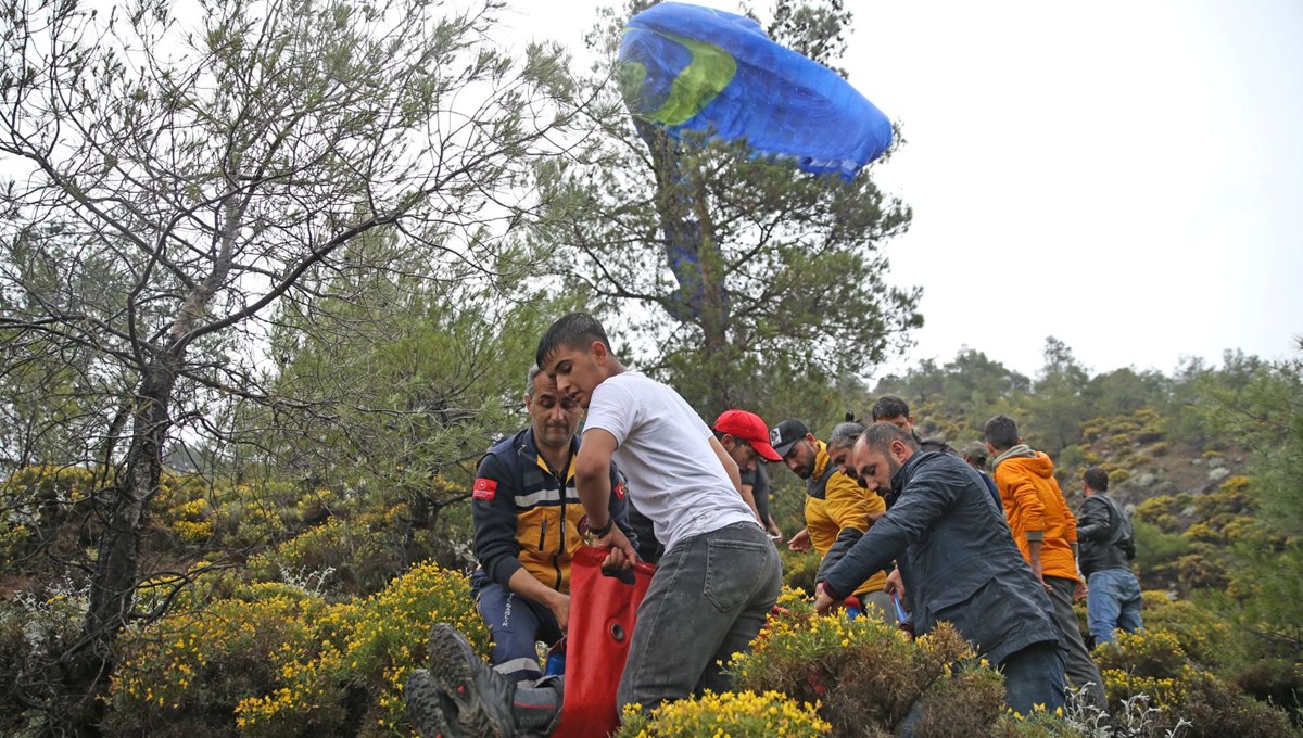 Rüzgarda sürüklenen yamaç paraşütçülerine ve beraberlerindeki yolculara ulaşıldı Rüzgarda sürüklenen yamaç paraşütçülerine ve beraberlerindeki yolculara ulaşıldı