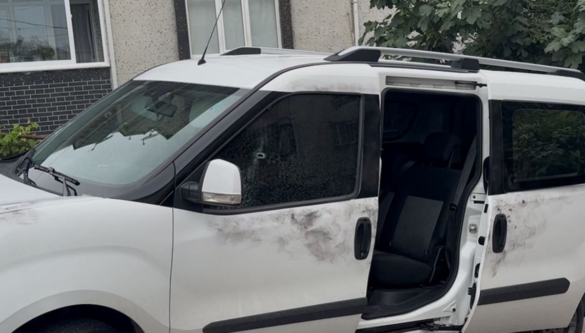 Evinin önünde kurşun yağmuruna tutuldu