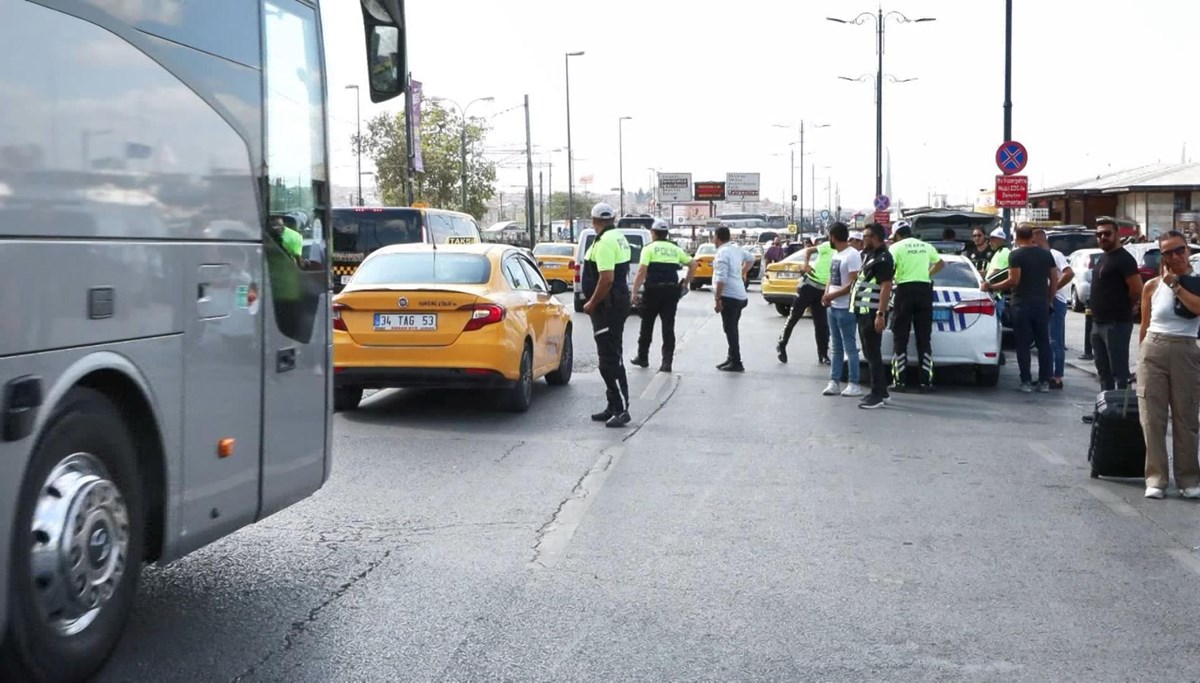 Eminönü’nde taksi ve korsan taşımacılık denetimi