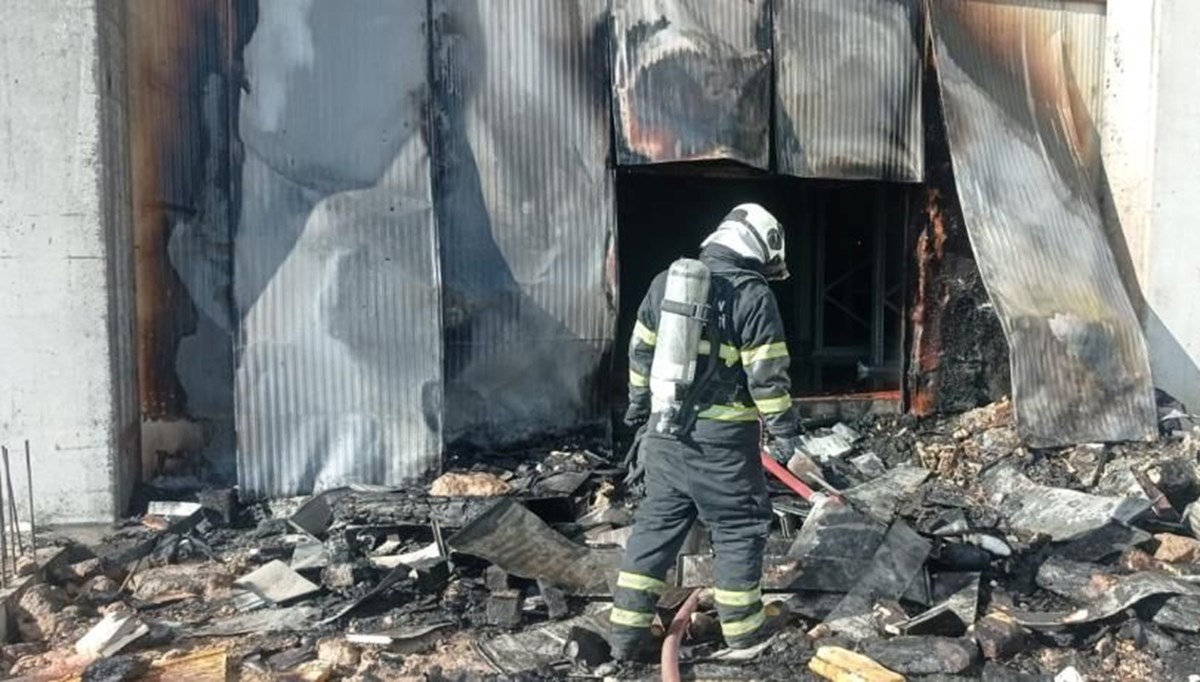 Kaynaktan sıçrayan kıvılcım fabrikayı yaktı Kaynaktan sıçrayan kıvılcım fabrikayı yaktı