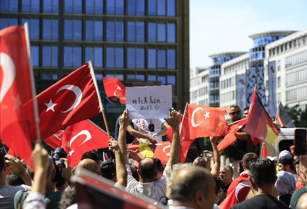 Almanya'da "Ben Özil’im" gösterisi - 1