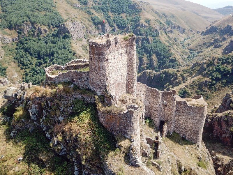 ardahan da bir orta cag kalesi seytan