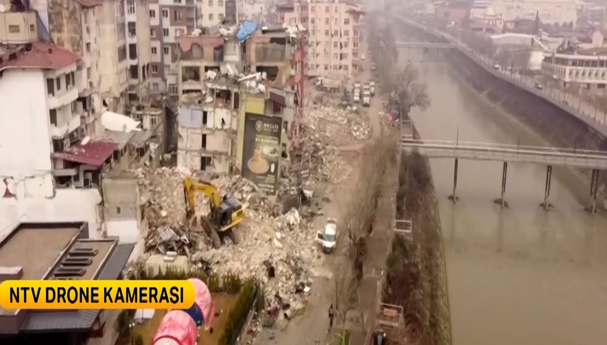 3 dakika arayla iki depremin ardından havadan Antakya
