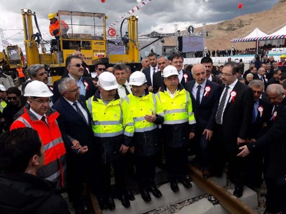 Ankara-Sivas YHT projesinin ilk ray serimi gerçekleştirildi - 1