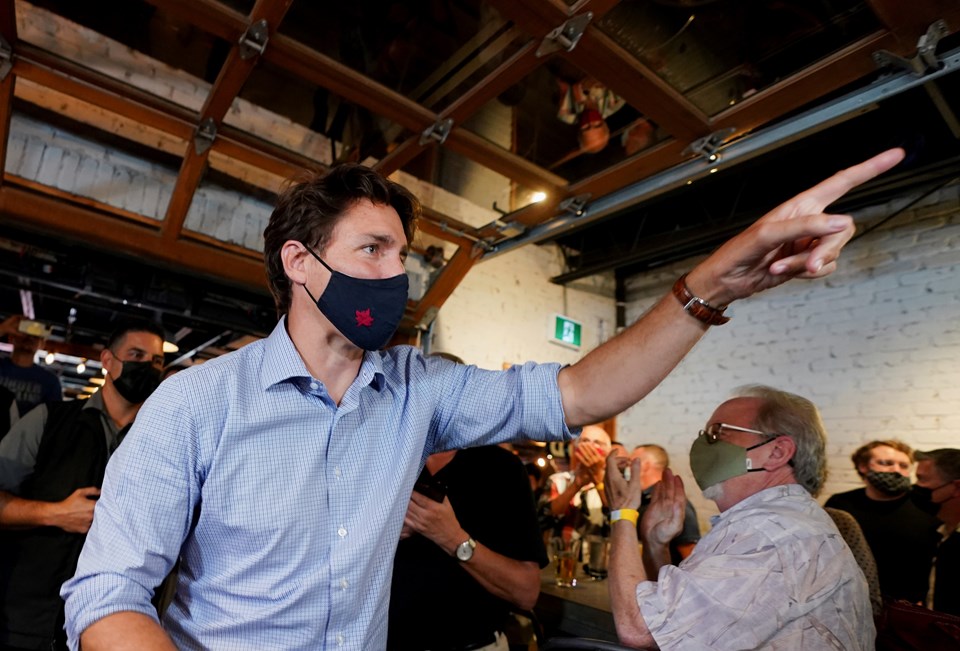 Kanada Başbakanı Trudeau’ya seçim kampanyasında taş atıldı - 1