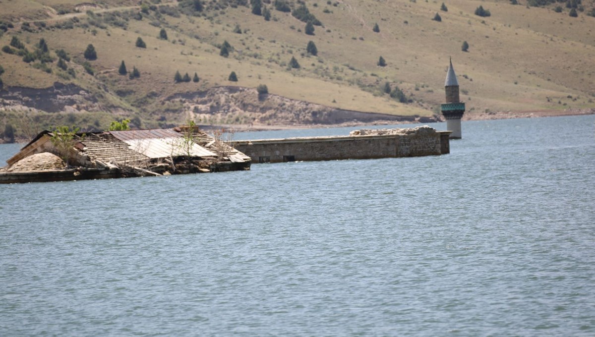 Suyun altından köy çıktı Suyun altından köy çıktı
