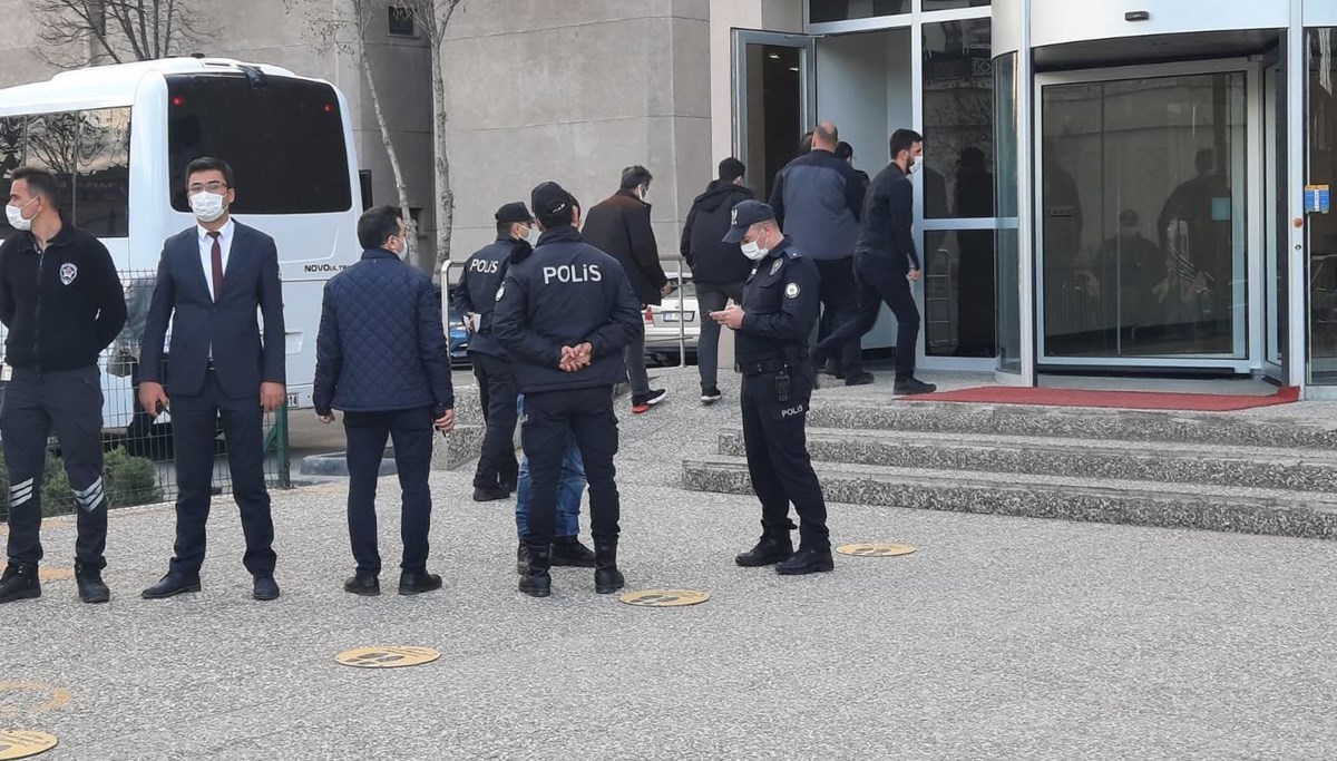 'Bildiri' soruşturmasında 10 emekli amiral için 4 gün ek gözaltı kararı