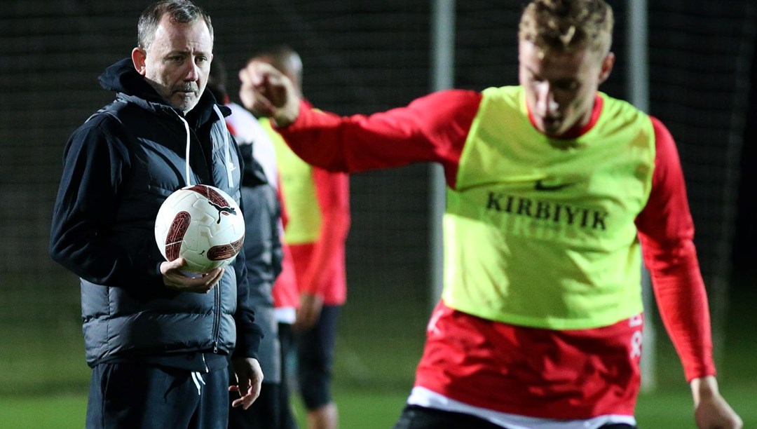 Antalyaspor'dan Sergen Yalçın açıklaması: Gelecek sezon takımda kalacak mı?