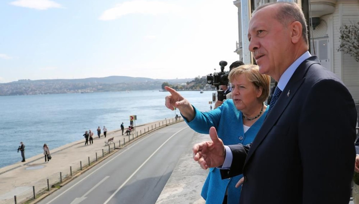 Erdoğan ve Merkel, Huber Köşkü balkonundan İstanbul Boğazı'nı izledi