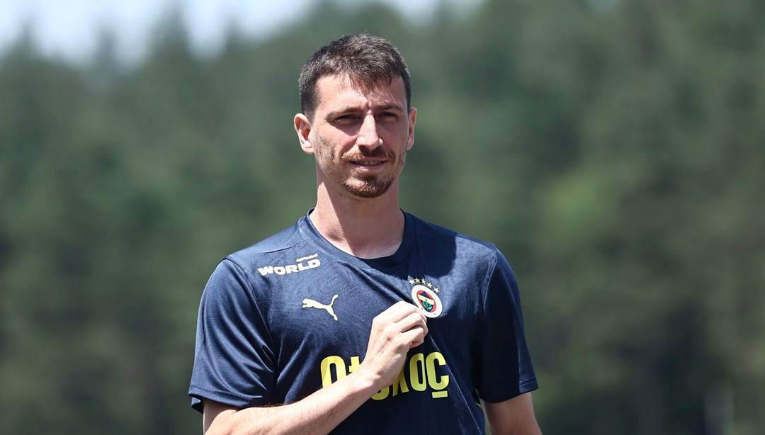 Mert Hakan Yandaş takımdan ayrılmayı düşünmüyor