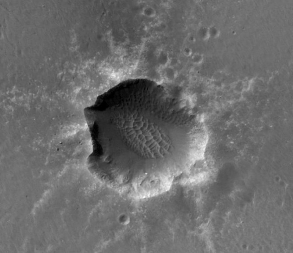 Mars'taki en genç krater heyecan yarattı - 1