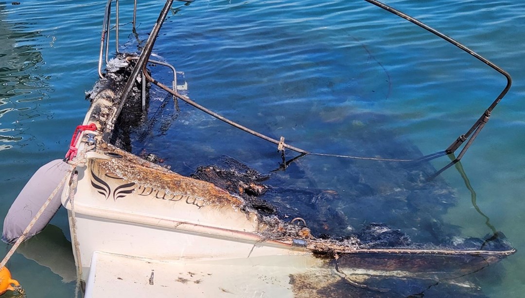 Marinadaki yangında teknelerden geriye iskeletleri kaldı
