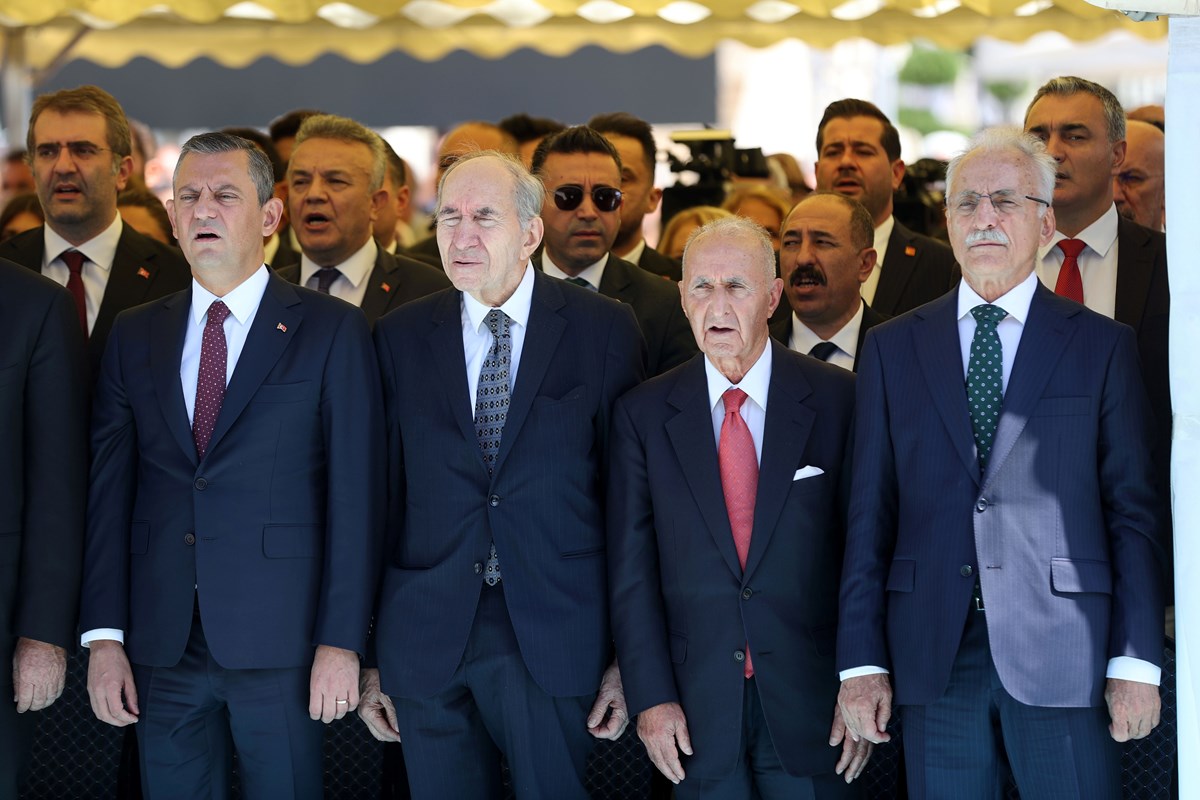 TBMM Başkanvekili Celal Adan, CHP Genel Başkanı Özgür Özel, AK Parti TBMM Grup Başkanı Abdullah Güler, BBP Genel Başkanı Mustafa Destici ve il protokolü katıldı. TBMM Başkanvekili Celal Adan, CHP Genel Başkanı Özgür Özel, AK Parti TBMM Grup Başkanı Abdullah Güler, BBP Genel Başkanı Mustafa Destici ve il protokolü katıldı.
