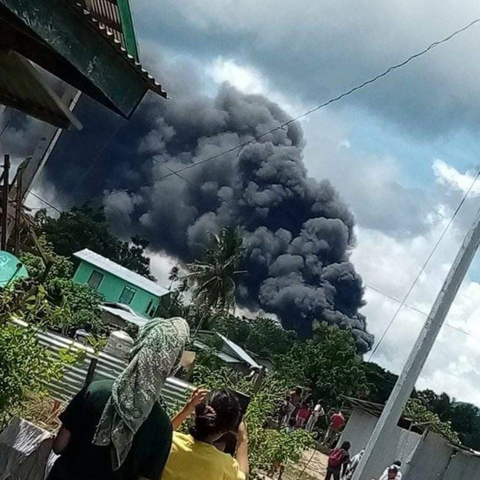 Filipinler'de askeri uçak düştü: Can kaybı 50'ye yükseldi - 1