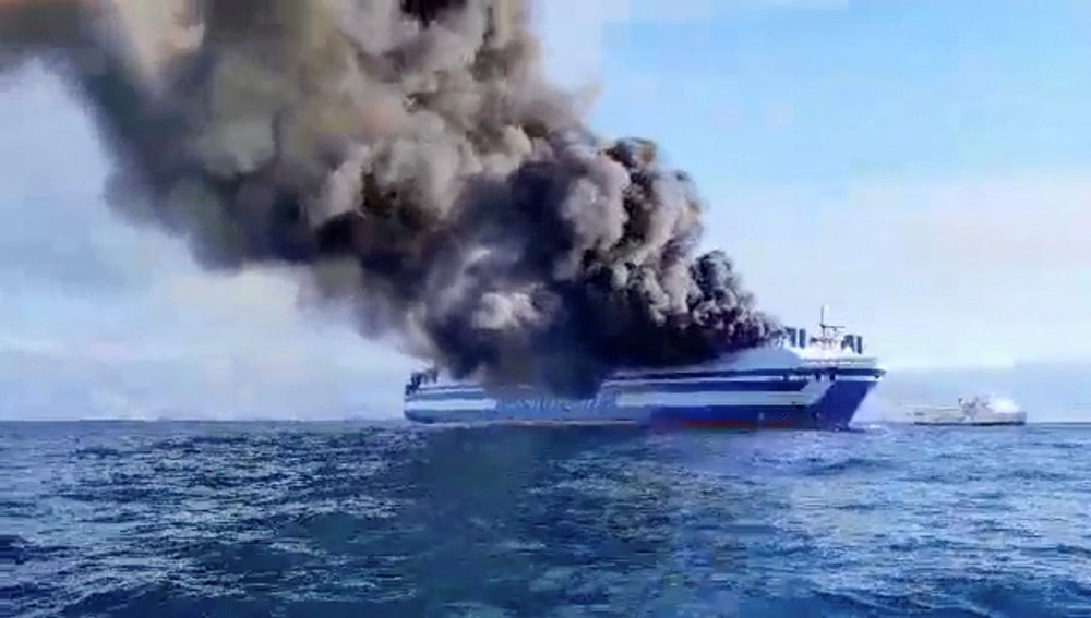 Yunanistan'da yolcu gemisinde yangın - 9