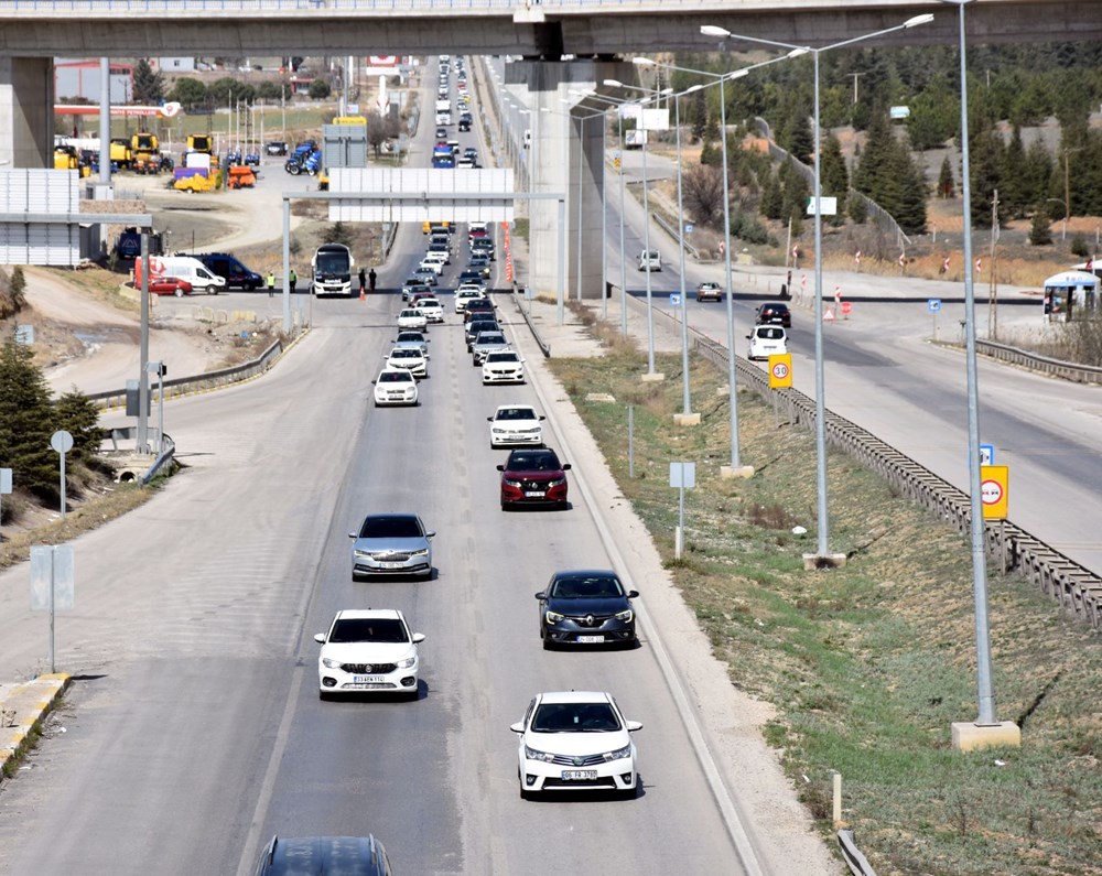 Bayram Tatili Kaosu: Kilit Kavşakta Trafik Tıkanıklığı 73 oG3QreTdpEGUQ36qk9Tp5g