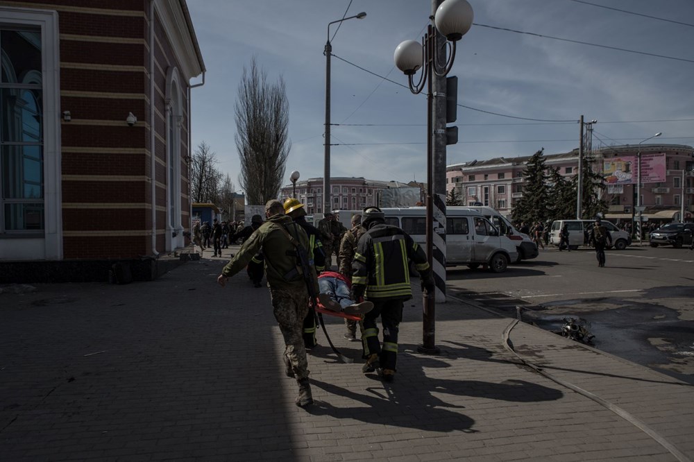 Rusya Ukrayna'da Kramatorsk tren garını vurdu: Olay yerinden fotoğraflar - 24