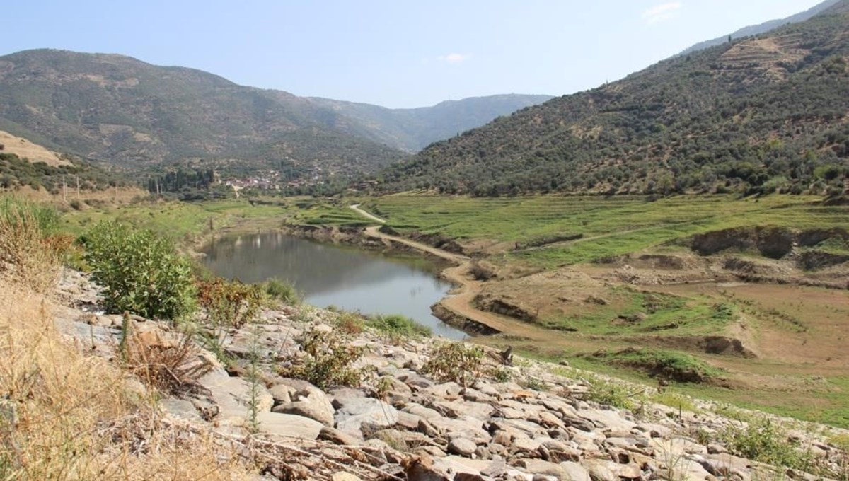 Binlerce dekar tarım alanını sulayan Beydağ Barajı kurudu Binlerce dekar tarım alanını sulayan Beydağ Barajı kurudu