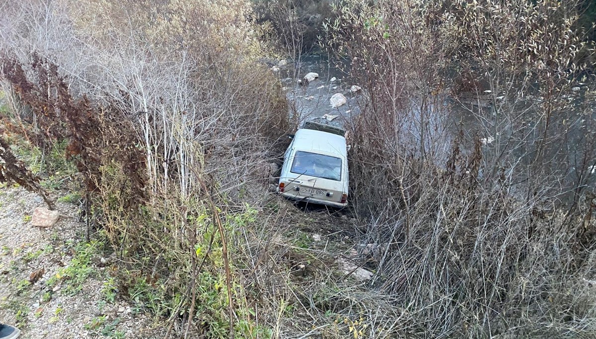 Amasya’da otomobil çayın kıyısına uçtu