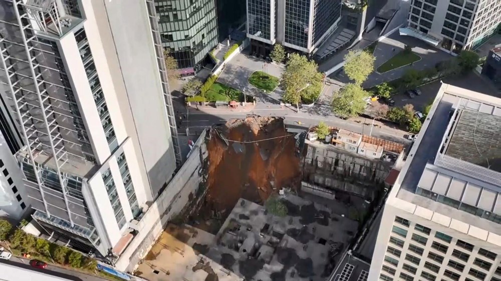 Maslak'ta yol çöktü: Eski Büyükdere Caddesi trafiğe kapatıldı - 4