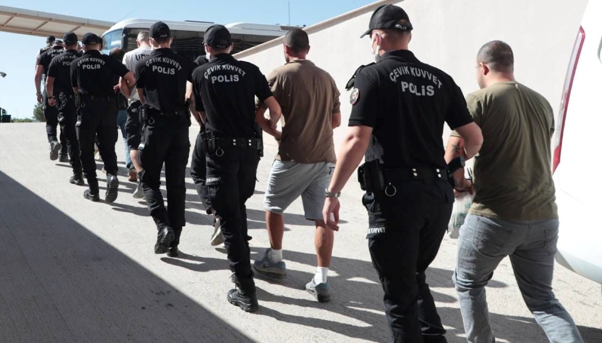 Antalya'da aranan 186 kişi yakalandı